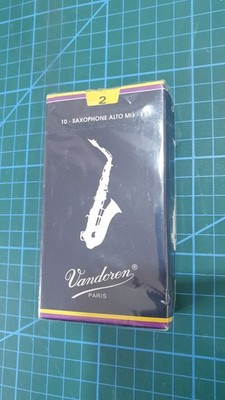Vandoren SR212 Alto Saxophone Reeds Strength 2 Traditional Blue Box 10pk NEU