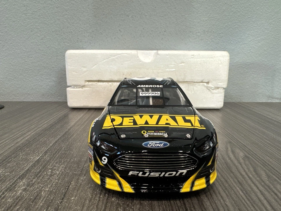 罕见原型 2013 年 Marcos Ambrose #9 DeWalt 儿童奇迹网络 1:24 ARC — 第 2/4 张图片