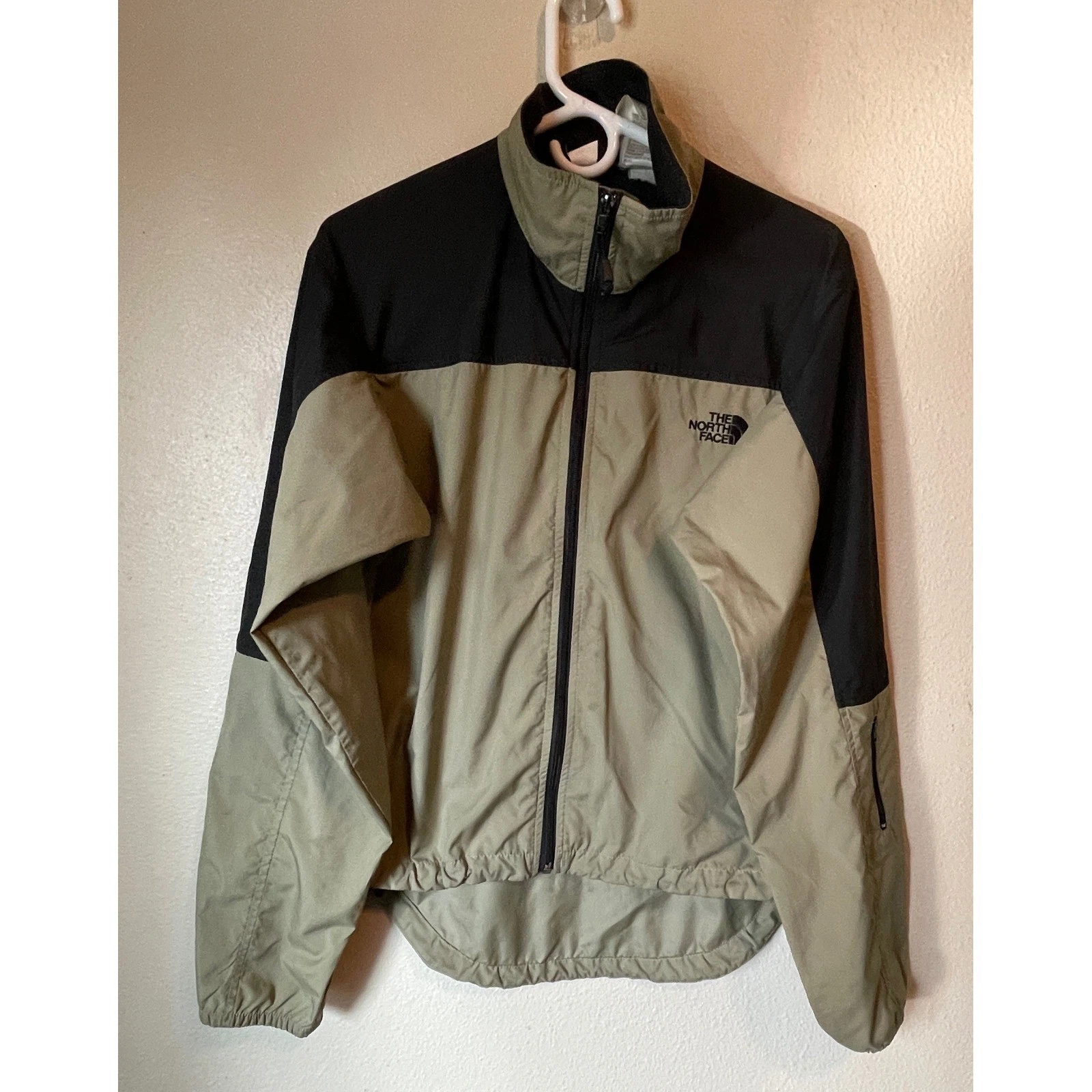 The North Face Jacket Mens Medium Colorblock Lightweight Windbreaker