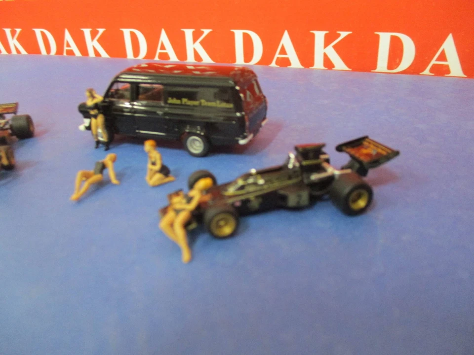 1/87 Set Modellini F1 Lotus 72 ( 2 Auto + 6 Girls + Transit ) France GP 1974 - Immagine 3 di 4