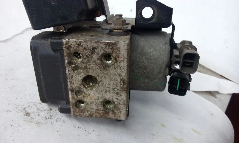 Conjunto de piezas de freno antibloqueo Mitsubishi Montero 97-00 Foto 2 de 4