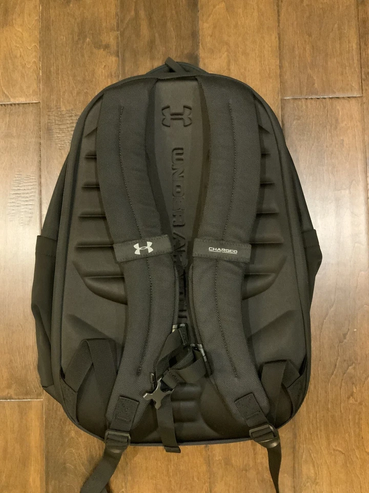 Mochila Under Armour exclusiva para jugadores de baloncesto de la NBA Pre-Draft negra Foto 2 de 4