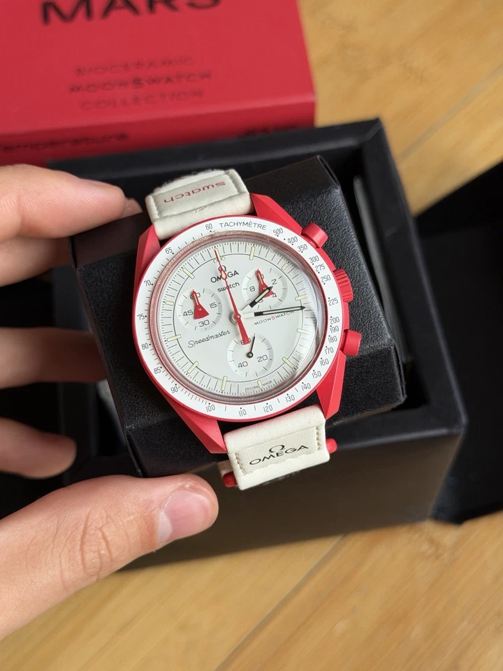 Omega MoonSwatch Mission to Mars, foto 1 di 5