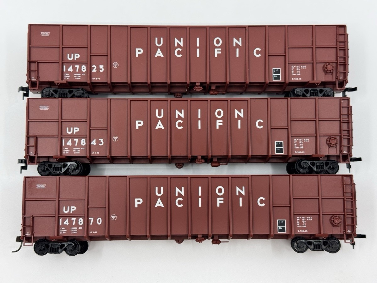 HO Walthers 932-34054 Union Pacific 61' Wood Chip Hopper Gondola