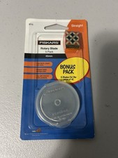 Fiskars Rotary Blade Five Pack 45mm Straight New With Fiskars Enamel Pin 9713