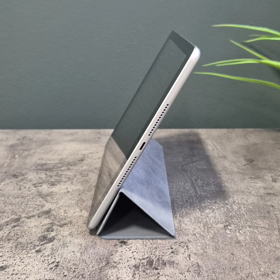 APPLE iPad 6Th Gen A1954 9,7" Pollici 32GB WiFi/Celulare Tablet - Argento - Immagine 2 di 4