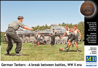 MW22 MASTERBOX 35149 GERMAN TANKERS - A BREAK BETWEEN BATTLES 1/35  FIGURE