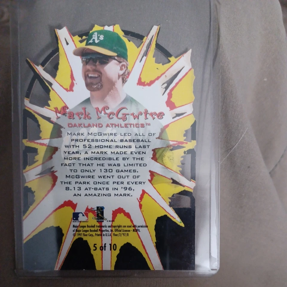 1997 Fleer Bleacher Blasters Mark McGwire #5 Die Cut Insert Baseball Card - Image 2 of 2