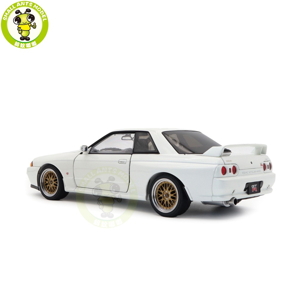 1/18 Nissan Skyline GT-R R32 V-SPEC II Autoart 77416 White Diecast