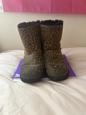 UGG Bailey Bow Womens Leopard/Cheetah Print Shearling Lined Boots Size 4 