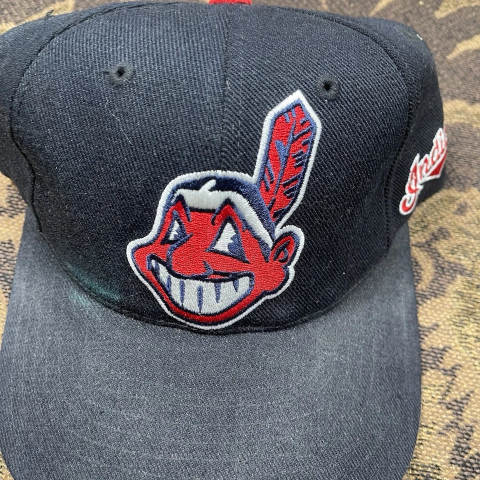 De colección Años 90 Cleveland Indians Aguja Americana Negro Snapback Sombrero MLB Foto 2 de 4