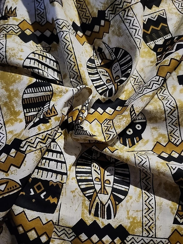 Tela acolchada de algodón con estampado tribal negra y marrón por yarda Foto 4 de 4