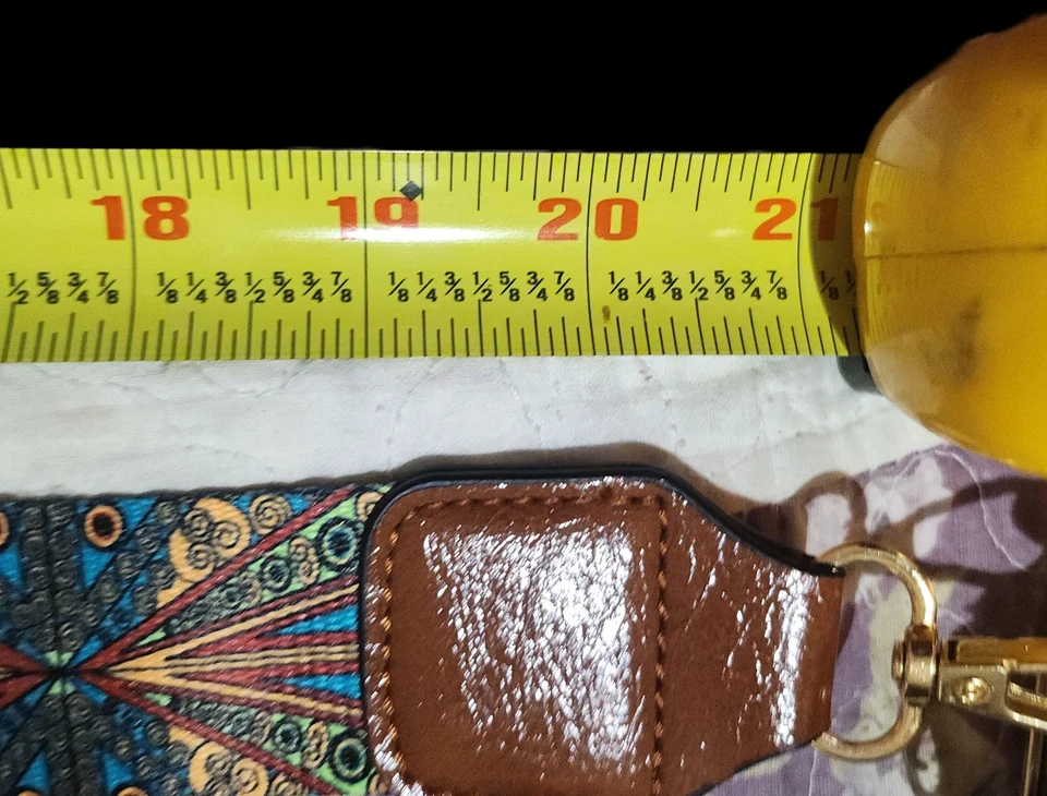 Bolso bandolera de mujer en relieve Foto 3 de 3