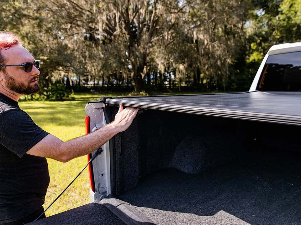 Gator Recoil Retractable Tonneau Cover Fits 14-18 Chevy Silverado Sierra 6'5 FT - Image 4 of 4