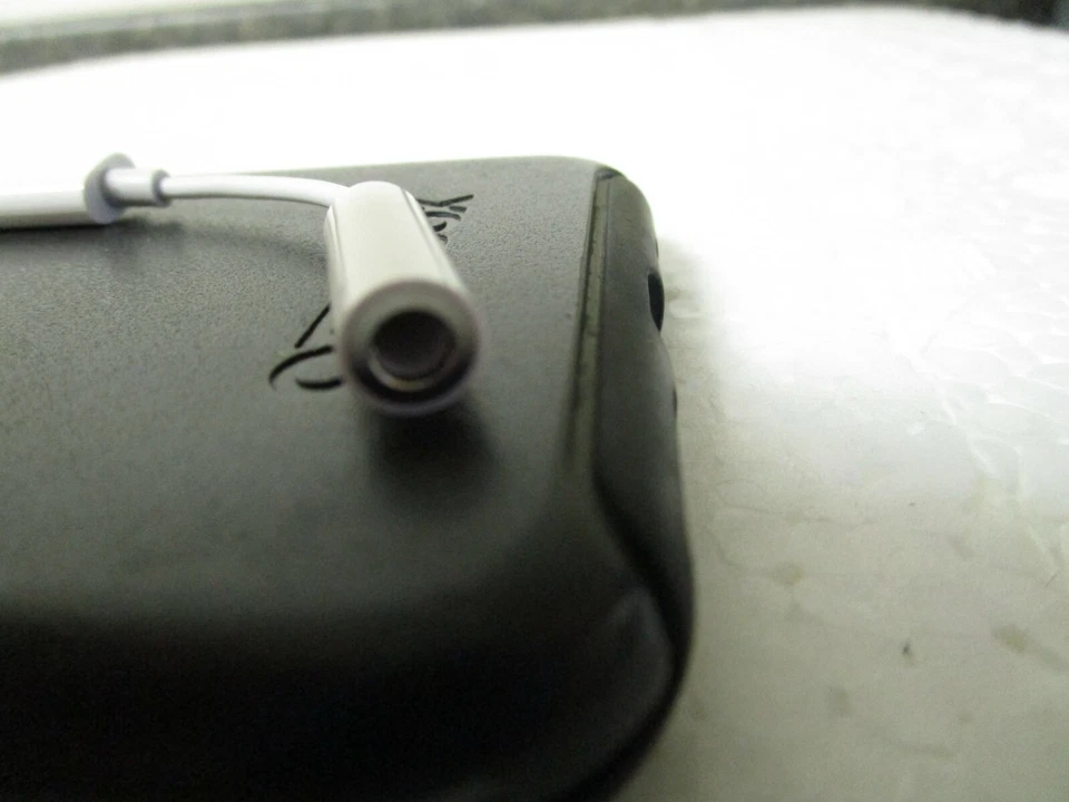 Adaptador de conector para auriculares genuino Apple Lightning a 3,5 mm iPhone 13 12 11 - Suelto Foto 3 de 4