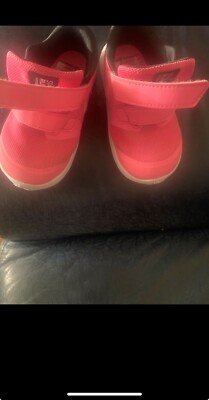 Wunderschöne  Nike Star Runner  Kids  pink Gr.22,5- 23,5 - neu- 