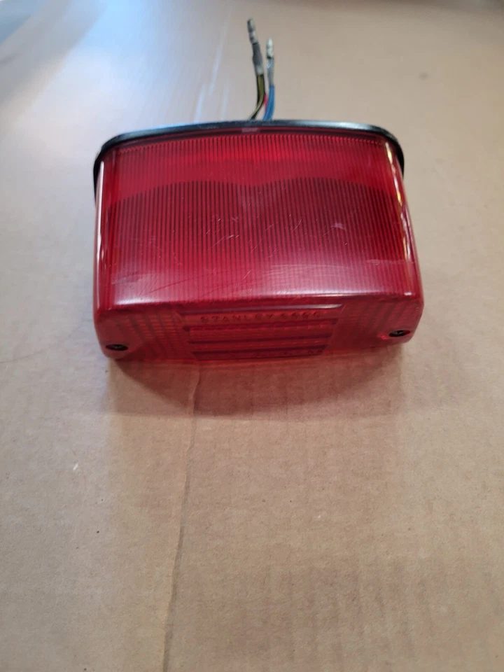 kawasaki zn1100 ltd tail lamp 23025-1108 — 第 4/4 张图片
