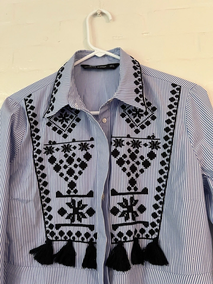 NUEVO SIN ETIQUETAS Camisa Zara Mujer Azul Blanco Rayas Bordada Botones Ocultos Talla S Foto 3 de 4