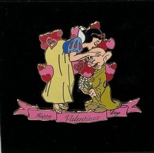 Disney Auctions Snow White Kisses Dwarf Dopey Valentine Day LE/ 1000 Pin