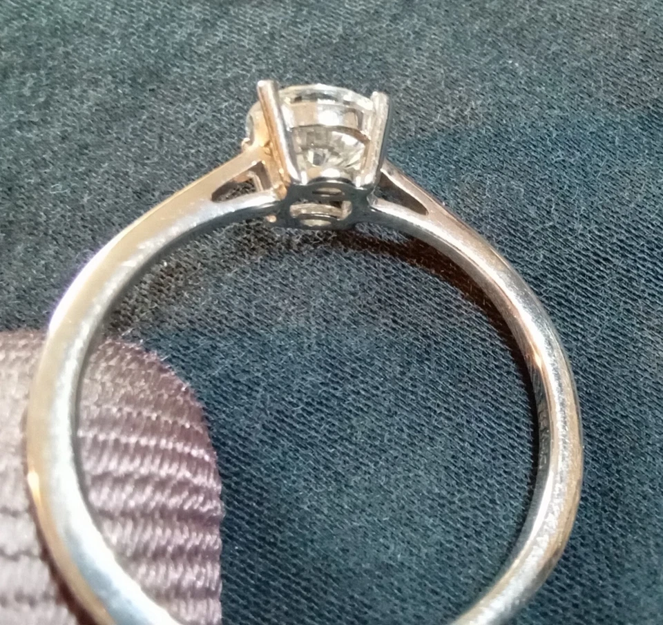 Anel solitário de moissanita em platina sobre prata esterlina tamanho 9 - Imagem 3 de 4