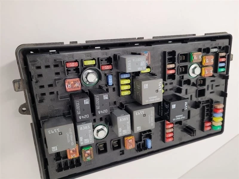 2010 2011 CADILLAC SRX Fuse Box Engine Without Fog Lamps 15896994 - Image 2 of 4