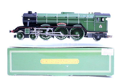 Hornby HO OO Scale LNER ''The Flying Scotsman'' #4472 4-6-2 DC Powered Locomotive