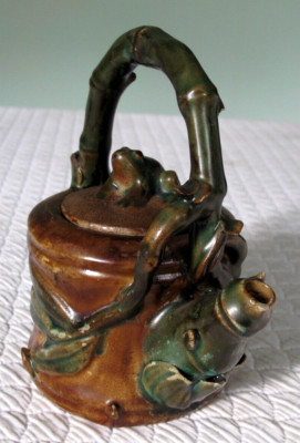 Vtg Three Hands Pottery Green Frog Tea Pot Bamboo Leaves And Stalks Majolica
