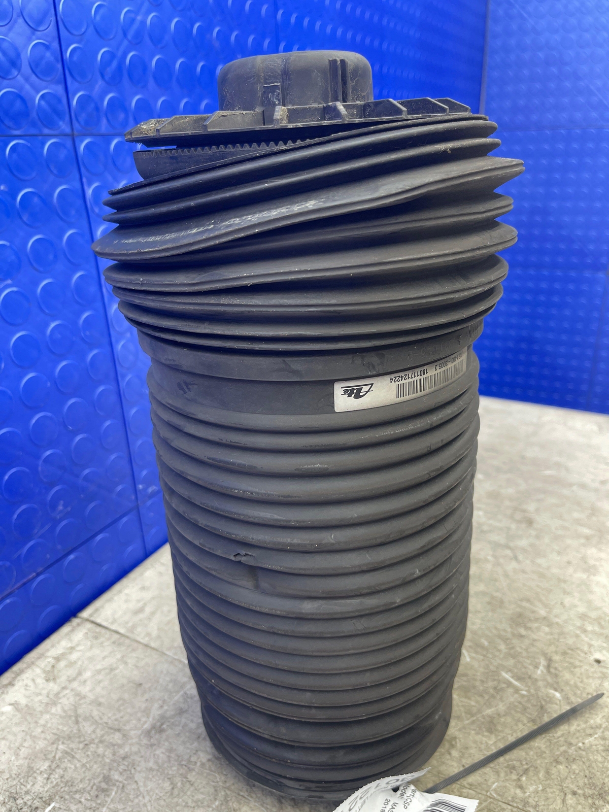 2017-2022 MASERATI LEVANTE OEM REAR RIGHT LEFT AIR SUSPENSION SPRING BOOT BAG
