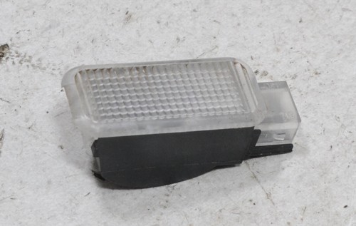 VW Passat 3B Variant Bj 2000 Einstiegs Leuchte Tür vorne LINKs #89616-F189