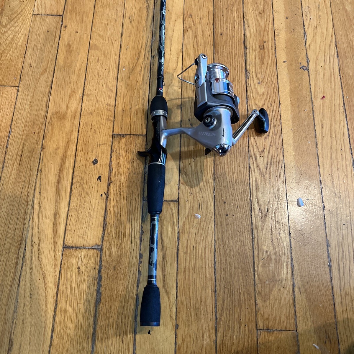 1 8 oz baitcasting rod KastKing Royale Legend Pro Baitcaster Rod and Reel Combo 8.0:1 / Right Handed / 6'8