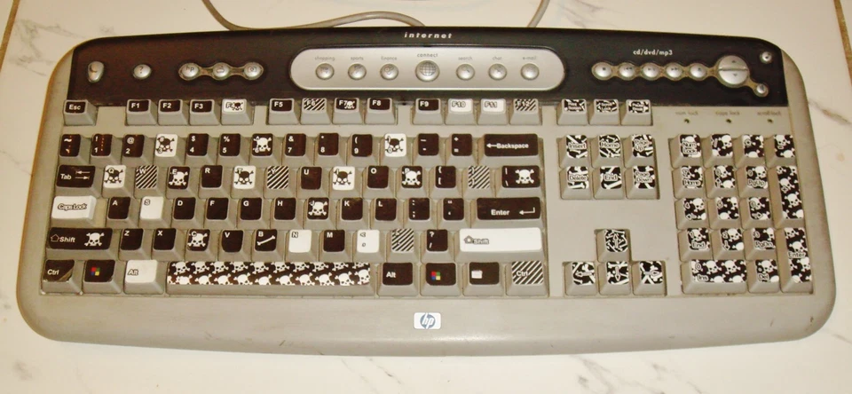 Vintage Microsoft Internet Gaming Keyboard SK-2560 - Image 2 of 4