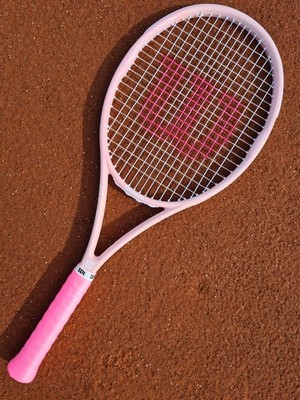 Tennisschläger Wilson Intrigue SE PINK, Griffstärke 2, neu und neu besaitet