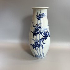 Chinesische Handbemalte blau-wei&szlig;e Porzellan Vase aus Jingdezhen.  Bambusmotiv