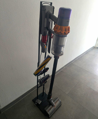 Dyson V15  Stabstaubsauger kabellos ohne Beutel mit Ladestation & Bodenbürste 