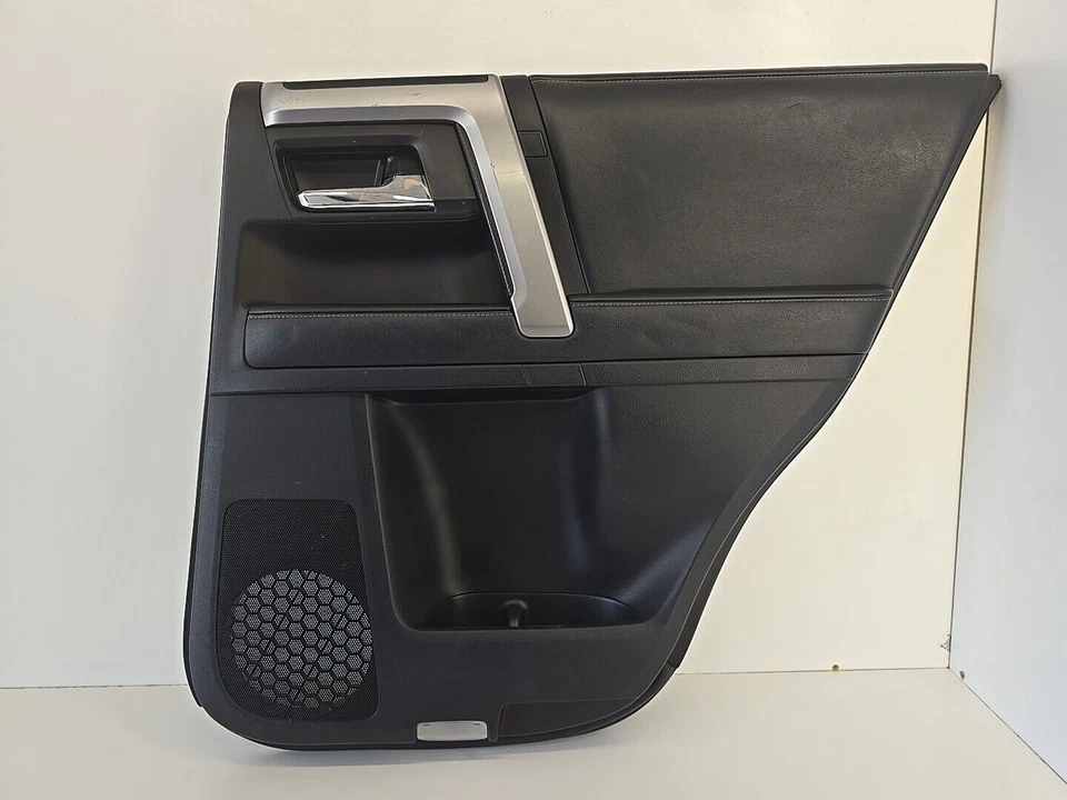 TOYOTA 4RUNNER 2014-2018 PUERTA TRASERA DERECHA MOLDURA PANEL OEM 67613X1D00 NEGRO Foto 4 de 4