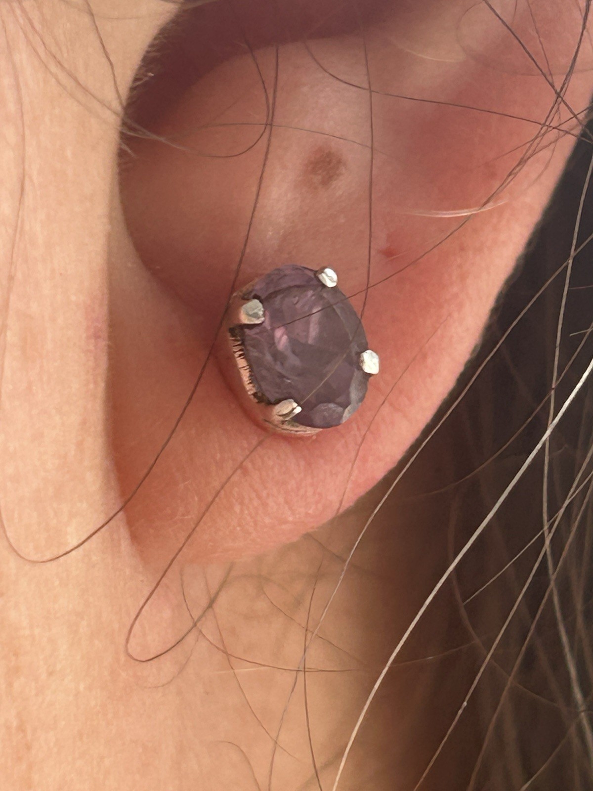 Clous d'oreilles améthyste et argent 925 à porter au quotidien ou en soirée