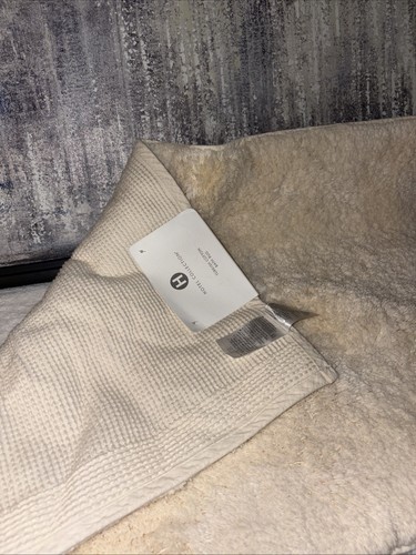 Hotel Collection 20" x 34" Plush Luxe Bath Rug - Beige🫶🏼 - Picture 2 of 3