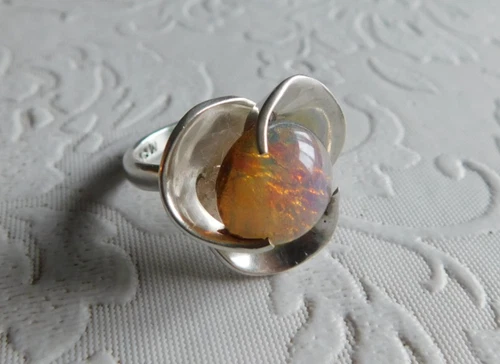 VINTAGE STERLING SILVER & MOONSTONE 'OPAL'  RING SIZE 6.5 - 7.5g
