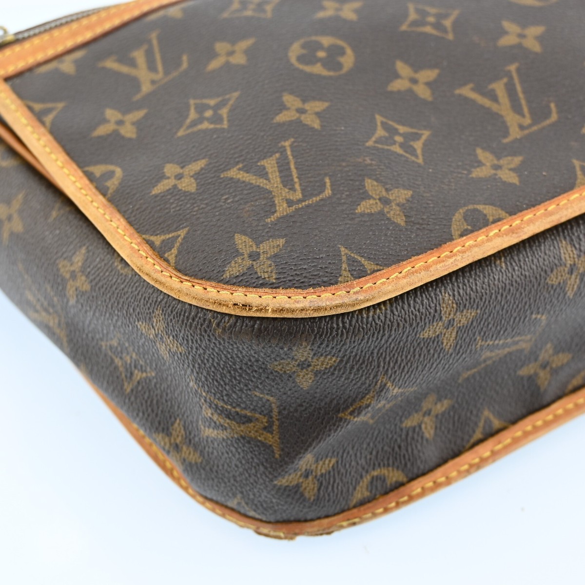 LOUIS VUITTON Monogram Messenger Bosphore PM Shoulder Bag LOUIS VUITTON Monogram Messenger Bosphore PM Shoulder Bag