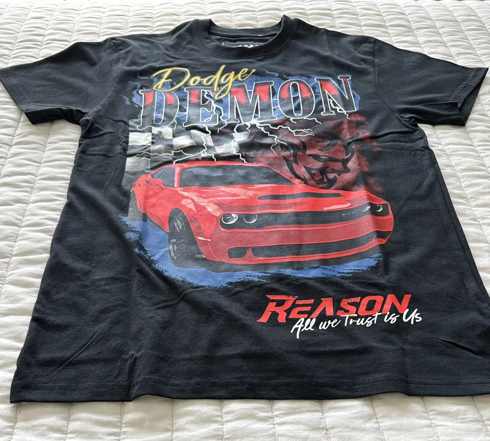 (Dodge X Reason) Camiseta Gráfica All We Trust Is Us Dodge Demon/Talla Mediana/Para Hombre Foto 4 de 4