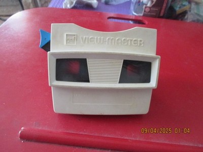 Vintage GAF Red View-Master 3D Viewer w/ 70 odd reels
