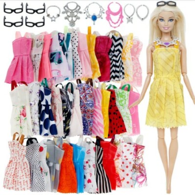 m IDEA REGALO 20 PEZZI VESTITI COLLANE OCCHIALI ACCESSORI ABITI BAMBOLE DOLL