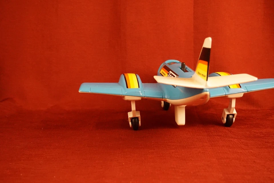 Tonka Hand Commander Plane Turbo Prop Blue Airplane Plastic VTG  BROKEN PROPS - Image 4 of 4