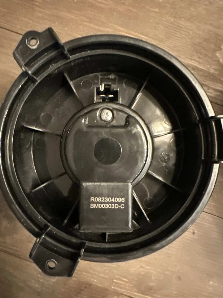 um motor de ventilador premium BM00303D-C, R082304096. Compatibilidade desconhecida. - Imagem 4 de 4