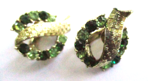 Coro Two-Tone Green Rhinestone and Gold Tone Flame Wave Clip on Earrings Vintage - Picture 9 of 9