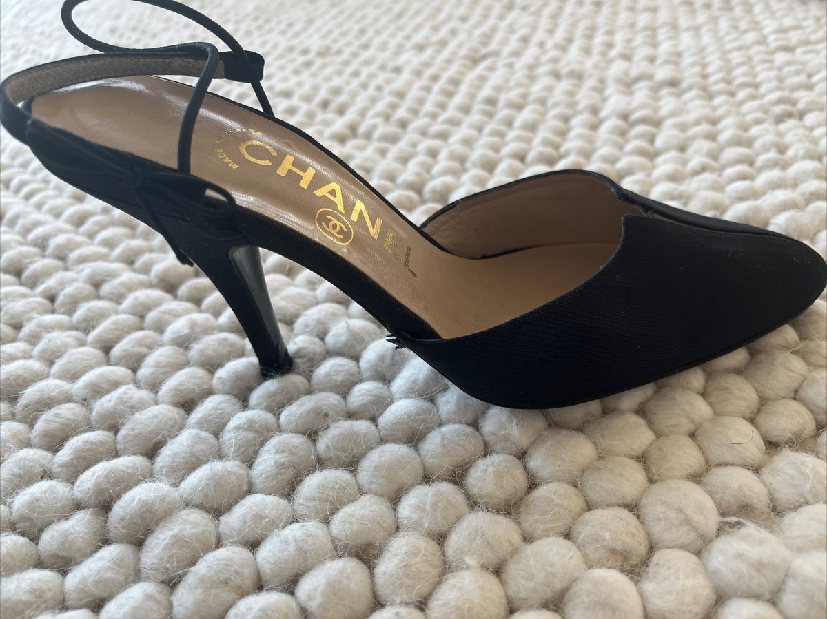靴 Vintage Chanel Black Ruffle Heels 37 靴 Vintage Chanel Black Ruffle Heels 37 Rare Chanel Black CC