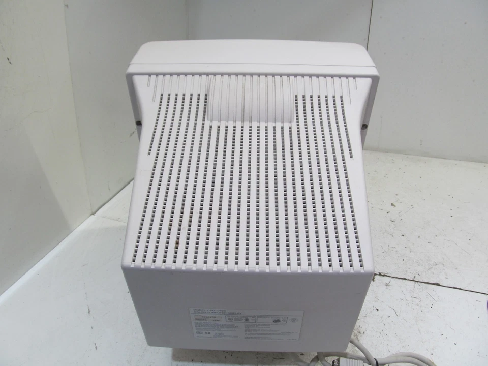 Gateway 2000 Vivatron 17 CPD-17F23 CRT Monitor VGA - Image 3 of 4