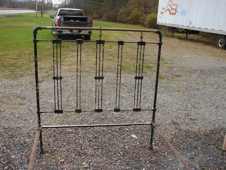 古董黄铜和铁床-圆形肩床-很好-#5 — 第 2/4 张图片