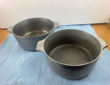 Pair of DUTCH OVENS Wagner Ware MAGNALITE 4248-M. 5 Quart No Lids