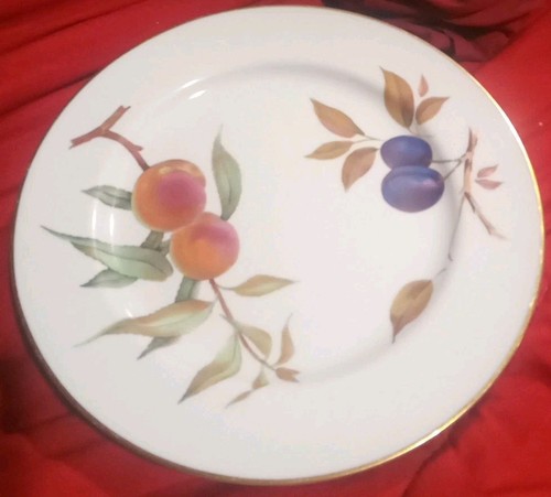 Royal Worcester EVESHAM ENGLAND 10-5/8"Discontiued Dinner Plates SET OF FOUR1961